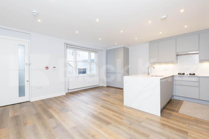 Stunning three bed with two bathrooms and a garden in Notting Hill Collville Road , Notting Hill